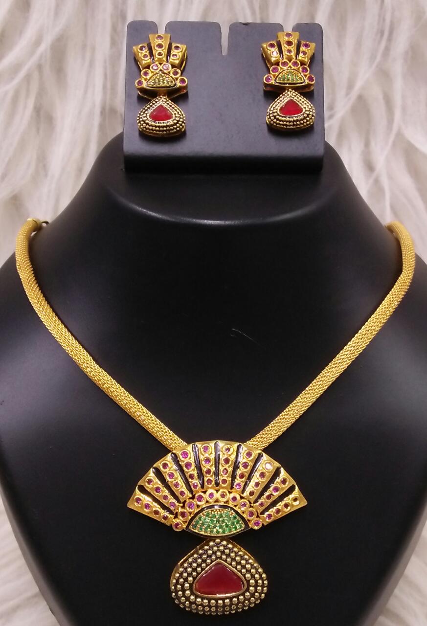 Indian 18 Karat Gold Polished Fashion Jewelry Set
