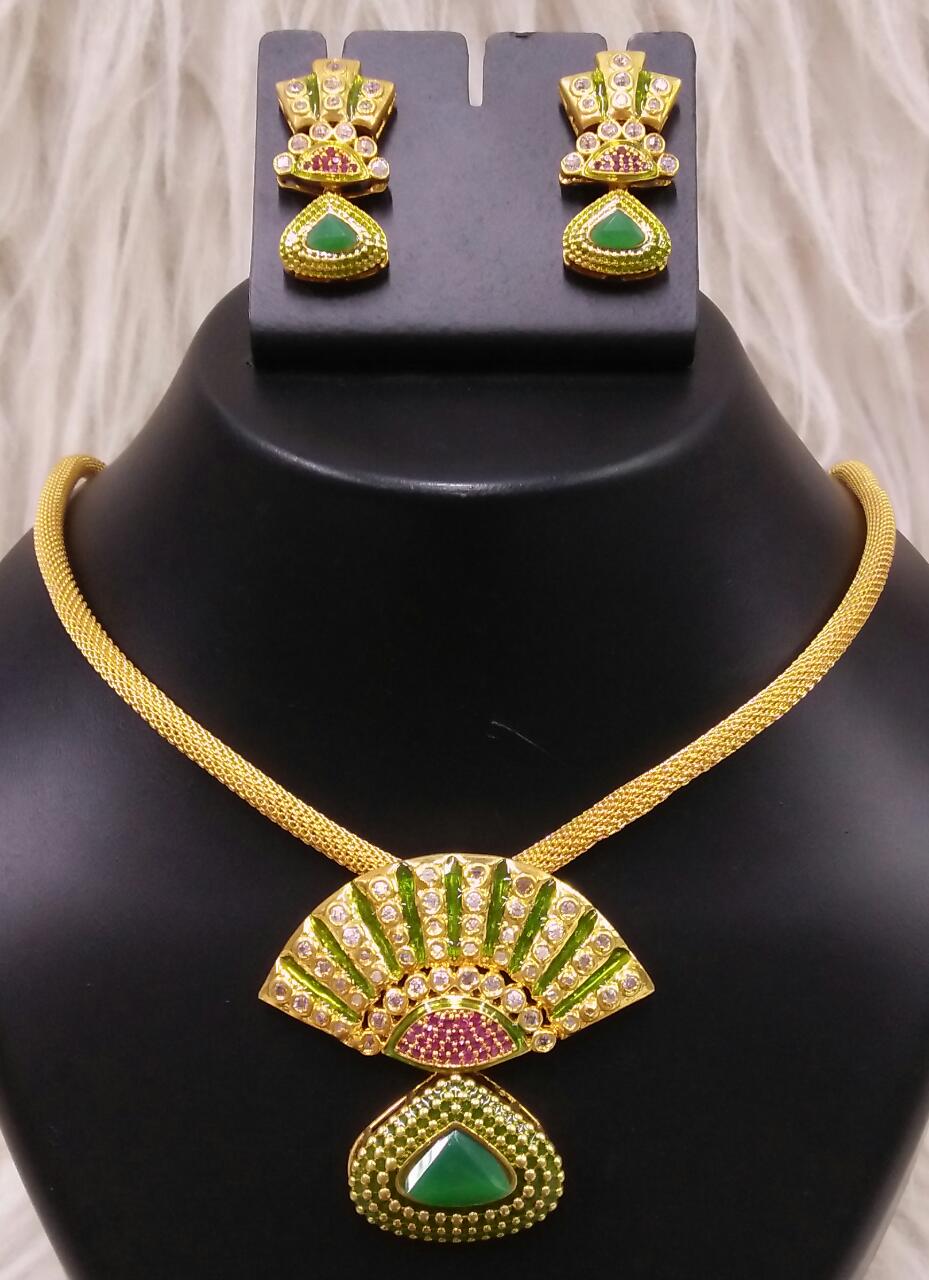 Indian 18 Karat Gold Polished Fashion Jewelry Set