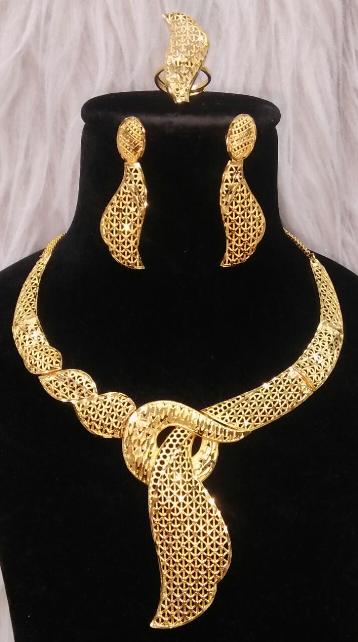 Indian 18 Karat Gold Polished Fashion Jewelry Set